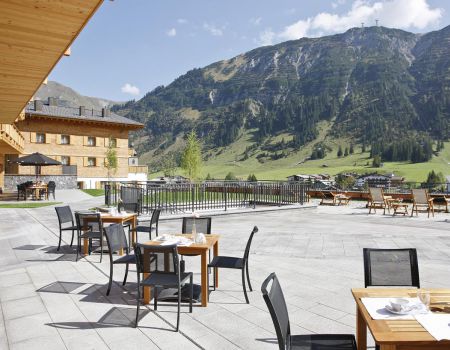 Летний сезон в отеле Аурелио